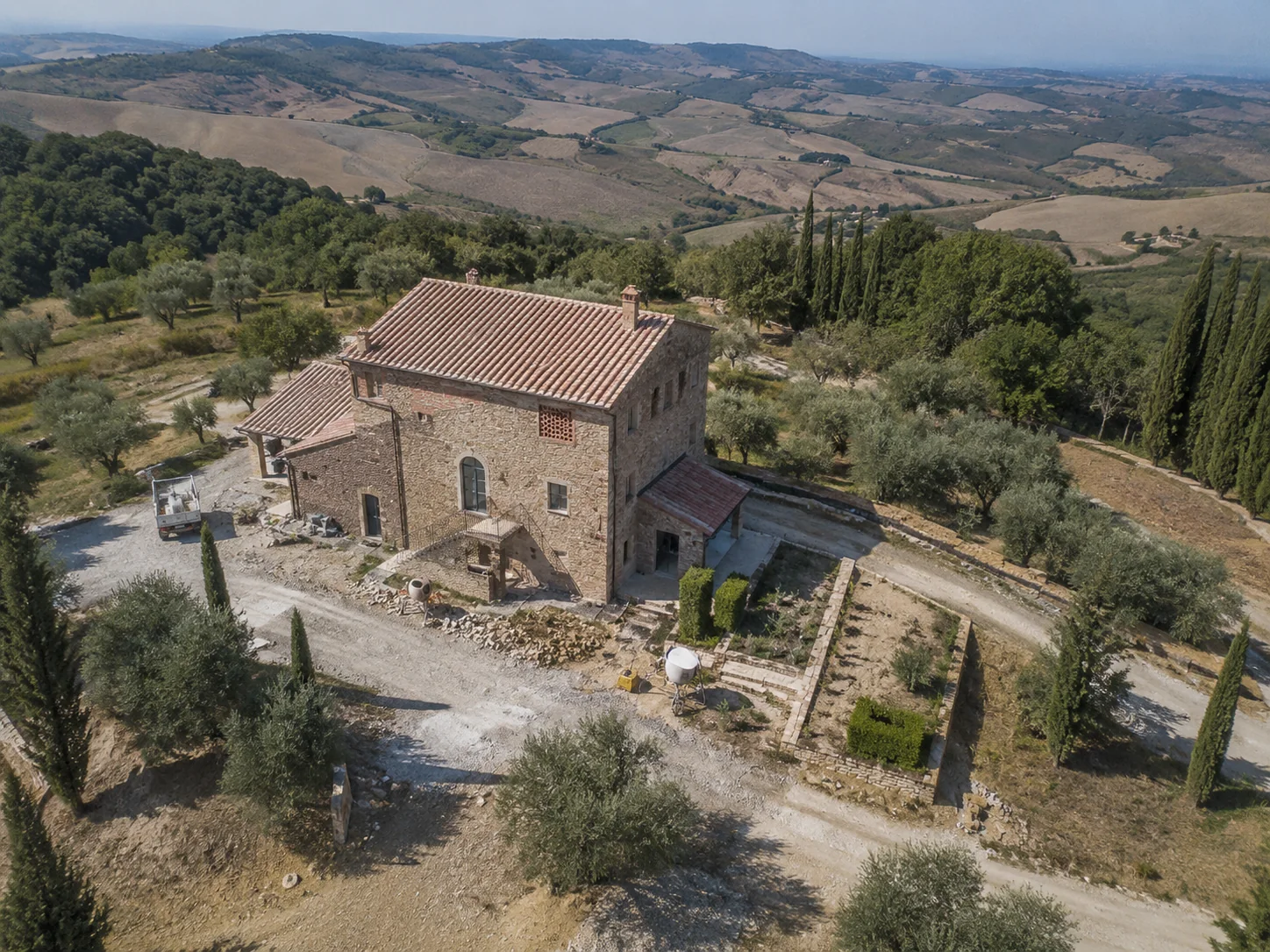 Aerial view of property and context